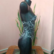 Torso Femenino Ornamental. Arte en blanco y negro - Img 57712715