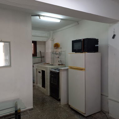 Small Apartment for Rent. Vedado. Very good location near Lennon Park and Hospitals. - Img 122304707
