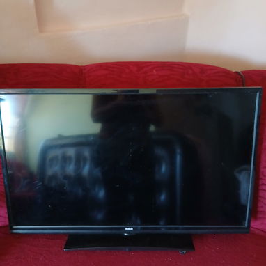 Juego de Sala y TV RCA de 32" - 2/4