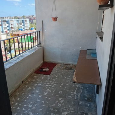 Vendo apartamento en la zona 11 de alamar de 2 cuartos 3er piso - Img 123097936