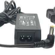 Vendo cargador Huntkey HKA03619021-8C Adaptador de CA 19V 2.1A 53274327 - Img 55683866