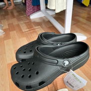 Crocs Clásicas Negras - Img 57244716