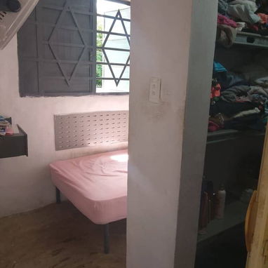 *$16.000usd. Ajuste con $ en mano.  En venta casa de 2 plantas en Maria-  nao. A 2cuadras de 51y a2 de 114  ONo se va la - 10/10