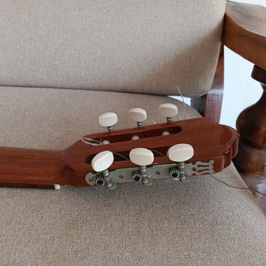 Se vende guitarra clasica marca Alhambra . - Img 122334061
