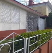 Ajustable con dinero en mano! Casa en el sevillano independiente + garage+ 5/4 - Img 50850553