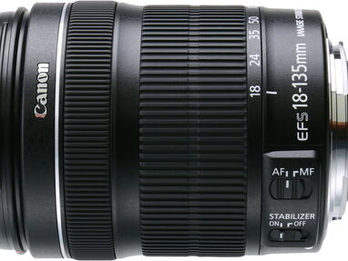 Lente Canon EF-S 18-135mm f/3.5-5.6 is STM - Img 49773805