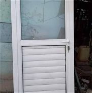 Se venden puertas y ventanas de aluminio con cristales - Img 45894710
