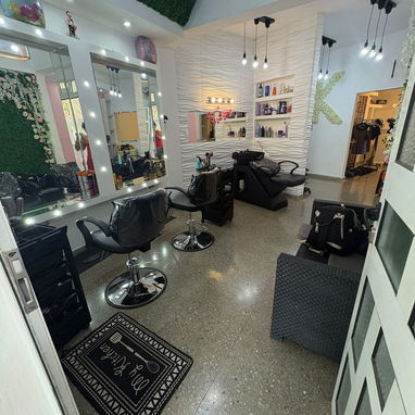 🔥 OPORTUNIDAD DE ORO: Salón de Belleza + Casa en Plaza de la Revolución por solo 40,000 USD - Img 125715661