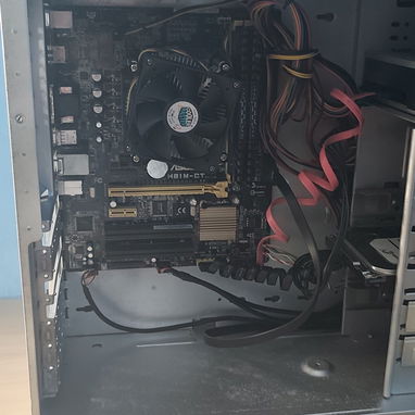 Vendo PC de completa i5 de 4ta gen con mesa, monitor, teclado inhalambrico , backup APC y + Luis 59757910 - Img 123033465
