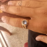 Vendo sortija 10K criolla nueva , es criolla pero antigua toca 10K bien firme , tiene una piedra pequeña , nueva - Img 58030319