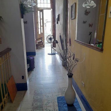 Se vende Casa 25000, en 10 de octubre en la calzada de Luyano entre concha y Teresa blanco altos - Img 125097976