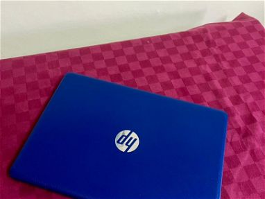 Laptop Hp azul recién traida - Img 64947022
