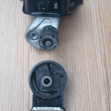 Calzos del motor Toyota Yaris 2001 - Img 122943676