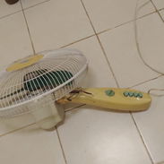 Ventilador con base rota, y algún problema eléctrico, motor en buen estado. 5000 cup - Img 54977148