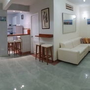 Rento apt supercéntrico de 2/4 en planta baja a 2 cuadras de 23 y Rampa.Vedado. - Img 51566443