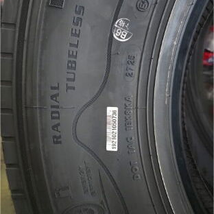 GOMAS PARA CAMIONES RASTRAS PLANCHAS CUñAS GUAGUAS ETC 11X22.5 - Img 104548719