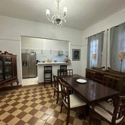 Casa remodelada con Portal amplio y parqueo doble- Vedado, La Habana - Img 54747065