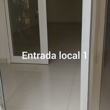 Se renta propiedad frente calle 2 locales independientes vedado - 3/9