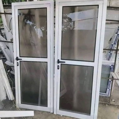 Marqueteria de aluminio. Realizamos puertas y ventanas a la medida que usted desee.Incluimos la mensajeria y el montaje - 7/8