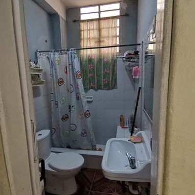 Casa Independiente en el vedado de dos plantas  de 3/4 y 2 baños. - Img 119743820