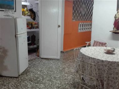 *$30 000 En venta casa en planta alta con entrada puerta de calle en Centro Habana - Img 65815557