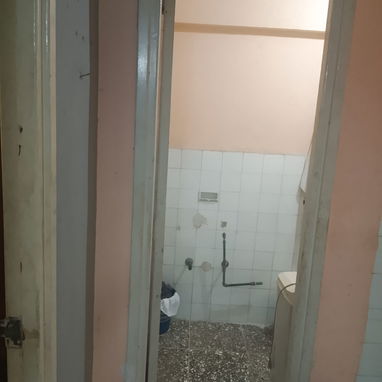 Vendo apartamento capitalista de 1/4 grande, baño, cocina, sala comedor, terraza y agua todos los días, tercer piso - Img 123596585