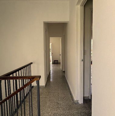 Casa independiente en renta con amplios espacios. Para negocio o vivienda. Zona residencial. Playa - Img 98490945