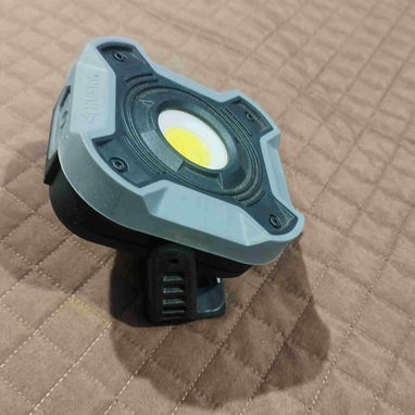 Potente lámpara LED a baterias - 3/3
