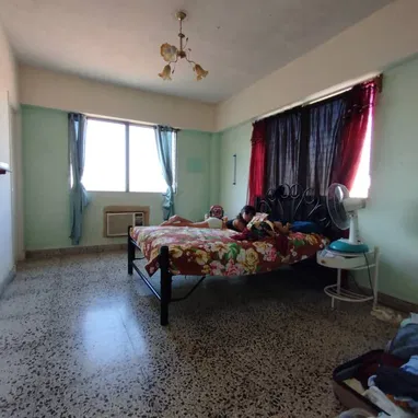 Apto en 20 de mayo , 3er piso - 3/9