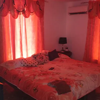 Vendo planta baja en el reparto Camilo Cienfuegos Pastorita 4 habitaciones 2baños y garage - Img 125932748