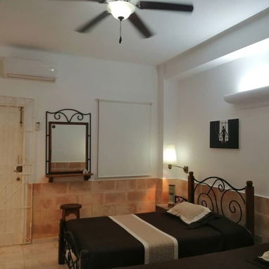 Apartamento , RENTA EN EL VEDADO , FRENTE AL MALECÓN HABANERO, +53 52 46 36 51 WHATSAP,1 habitación. L - Img 105796464