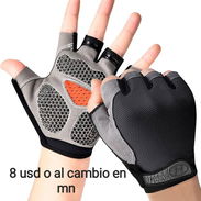 Camiseta de cuello alto y guantes para el gym - Img 55808324