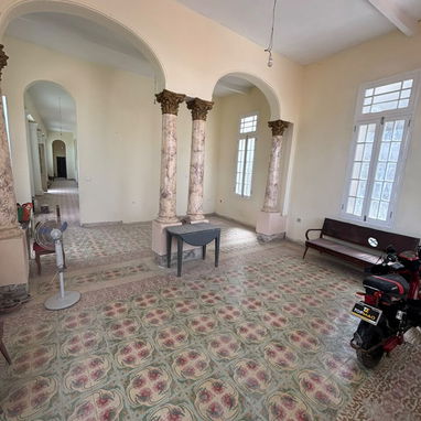 🏡 CASA EN 10 DE OCTUBRE COLONIAL! | 4 CUARTOS Y PATIO CON ÁRBOLES FRUTALES 🌳🏛️  Amplitud, estilo clásico y excelente - 2/4