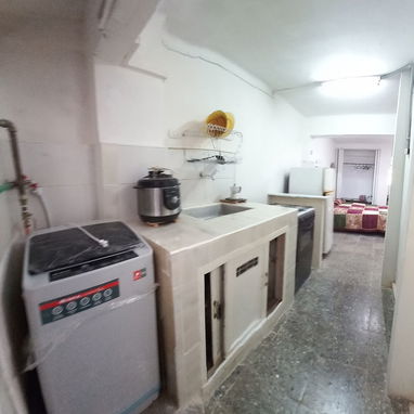 Small Apartment for Rent. Vedado. Very good location near Lennon Park and Hospitals. - Img 122304697