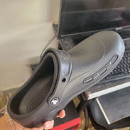 Crocs negras - Img 57665626