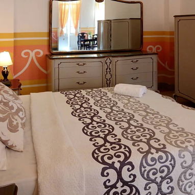 🏠 Hostal En La Habana Vieja. Cada habitación tiene 2 camas. Luz eléctrica las 24 horas. Ofertas de desayuno. - Img 116049970