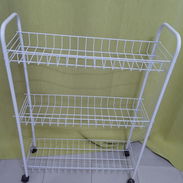 Vendo organizador blanco de 3 niveles con ruedas mide 70 cm x 50 cm - Img 57861494