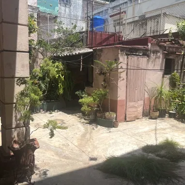Vendo casa grande totalmente independientes en reparto Santos Suárez - 10/10