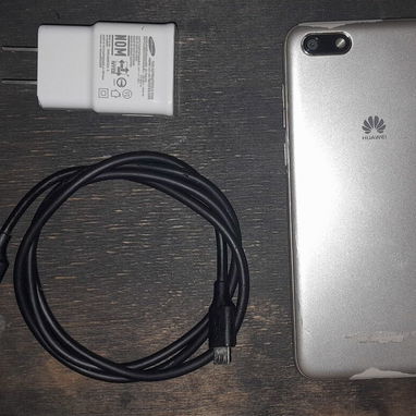 Celular huawei de uso con batería nueva, 2g,3g,4g tiene ranura doble sim y micro sd, detalles menores en carcasa - Img 121427194