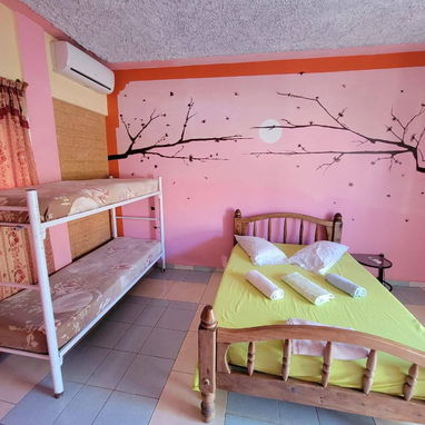 ☀️ Casa con Piscina en Guanabo, La Habana 🌊💦 ¡Ideal para familias y grupos grandes! - Img 98128314