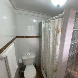 Apartamento de 2 habitaciones y 2 baños, listo para entrar a vivir de inmediato. - Img 122772036