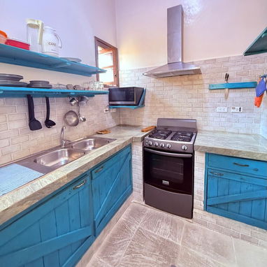 RENTA DE CASA LINEAL EN EL VEDADO - 4/10