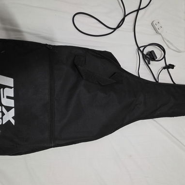 Guitarra Eléctrica Marca Lyx Pro, con muy poco uso. Incluye su amplificador, afinador y estuche todo original, acabada d - Img 124203306