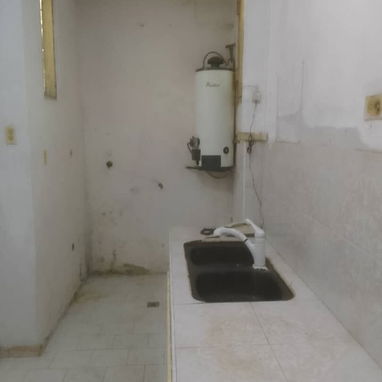 Ref # 77. En venta y con precio negociable apto en bajos de un cuarto en Playa!!! - 5/9