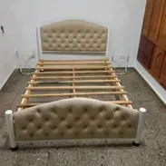 Cama camera de tubo tapisada con mesas de noche usted elige el color k desee. Entrega sin costo adicional en toda Habana - Img 54979316