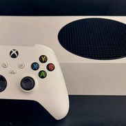 VENDO CONSOLA MODERNA XBOX SERIE S CONSERVO HASTA SU CAJA LLENA DE JUEGOS LLAME O ESCRIBA - Img 55850515