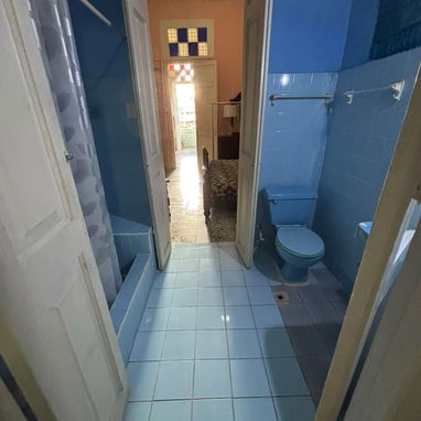 • LR006   🏢 Apartamento en Venta – Prado y Malecón, La Habana - 6/10