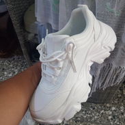 Tenis blancos - Img 53100023