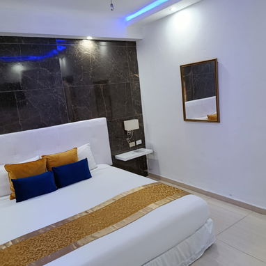 🏤⚡️Casa de renta lineal con piscina en La Habana (municipio 10 de octubre) (7 habitaciones) - 6/10