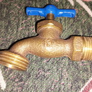Llave de bronce para manguera de jardín, lavadora, etc. - Img 55910270
